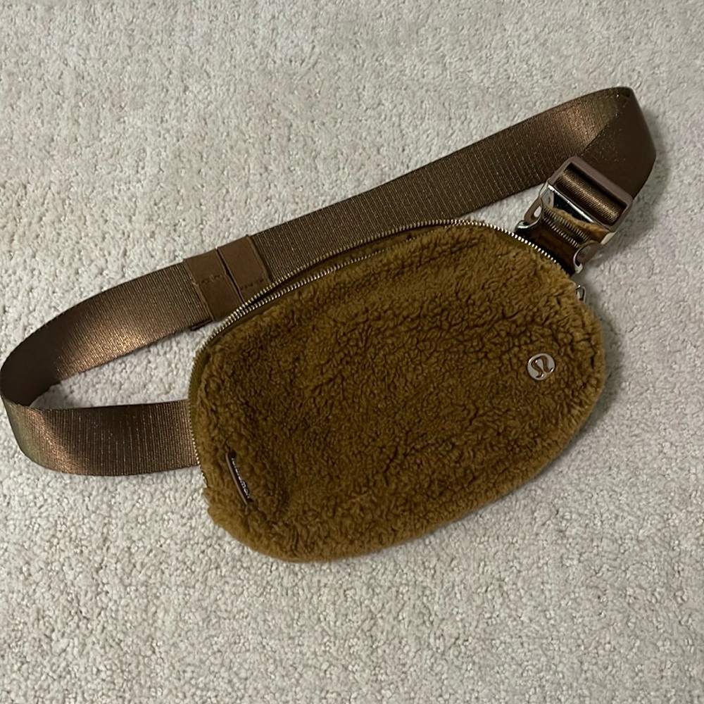 Lululemon belt bag
